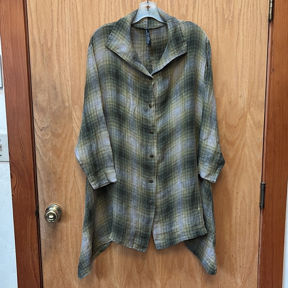 Itemz Chris Baumgartner Plaid Tunic Top
